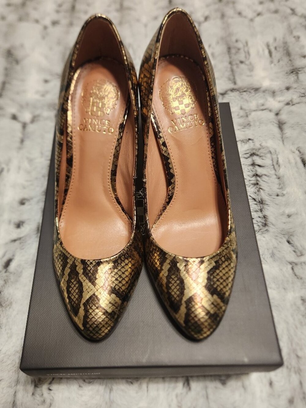 Vince Camuto Desimmy Gold Metallic Snakeskin Block Heel Pumps Women's 8.5M